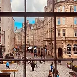 A Luxurious Wee Retreat On The Royal Mile Old Town